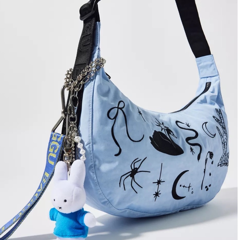 NWT BAGGU Embroidered Ballet Icons Medium Nylon Crescent Bag - Picture 2 of 13